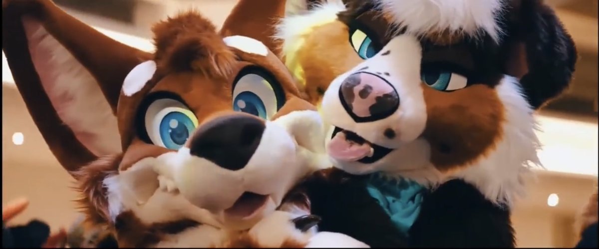 @BluLeggy Dawww this is awesome, didn’t even know I was being filmed ❤️ someone tell me the cutie I’m with pleeeeease 🤗