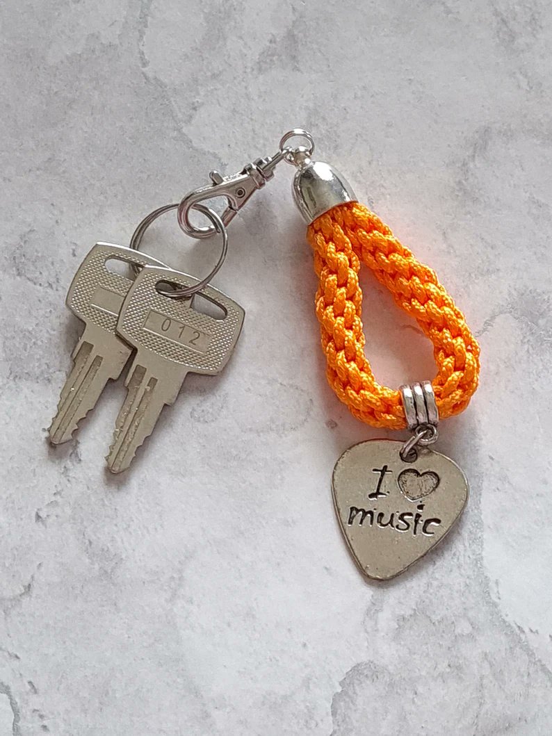 ByVhari's tweet photo. ❤ music? Why not share that passion with this hand braided charm on your bag or keys? Check them out at the link below:
https://t.co/YZ1e9JuDNk
#Ad #Etsy #Charm #BagCharm #KeyCharm
#HandBraided #Etsy #ScottishCraftHour #UKMakersHour https://t.co/fc9dV35LF8