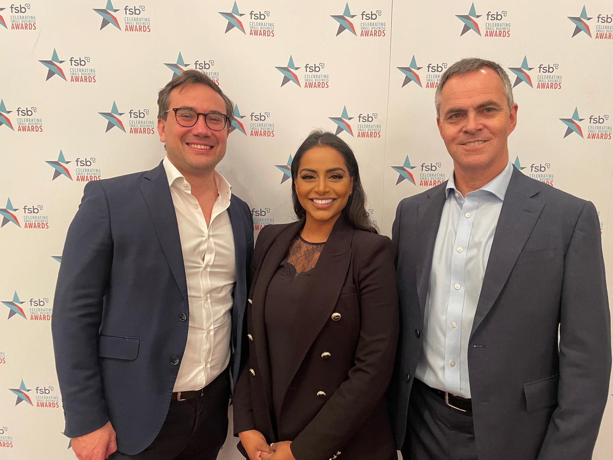 PHerrlinger's tweet photo. Super inspiring afternoon witnessing the UK's best #smallbusiness #entrepreneurs being crowned🏆at the #FSBawards

Good luck to all the finalists from all of us @cashplus Bank 💚 https://t.co/vv8MtJzRDj