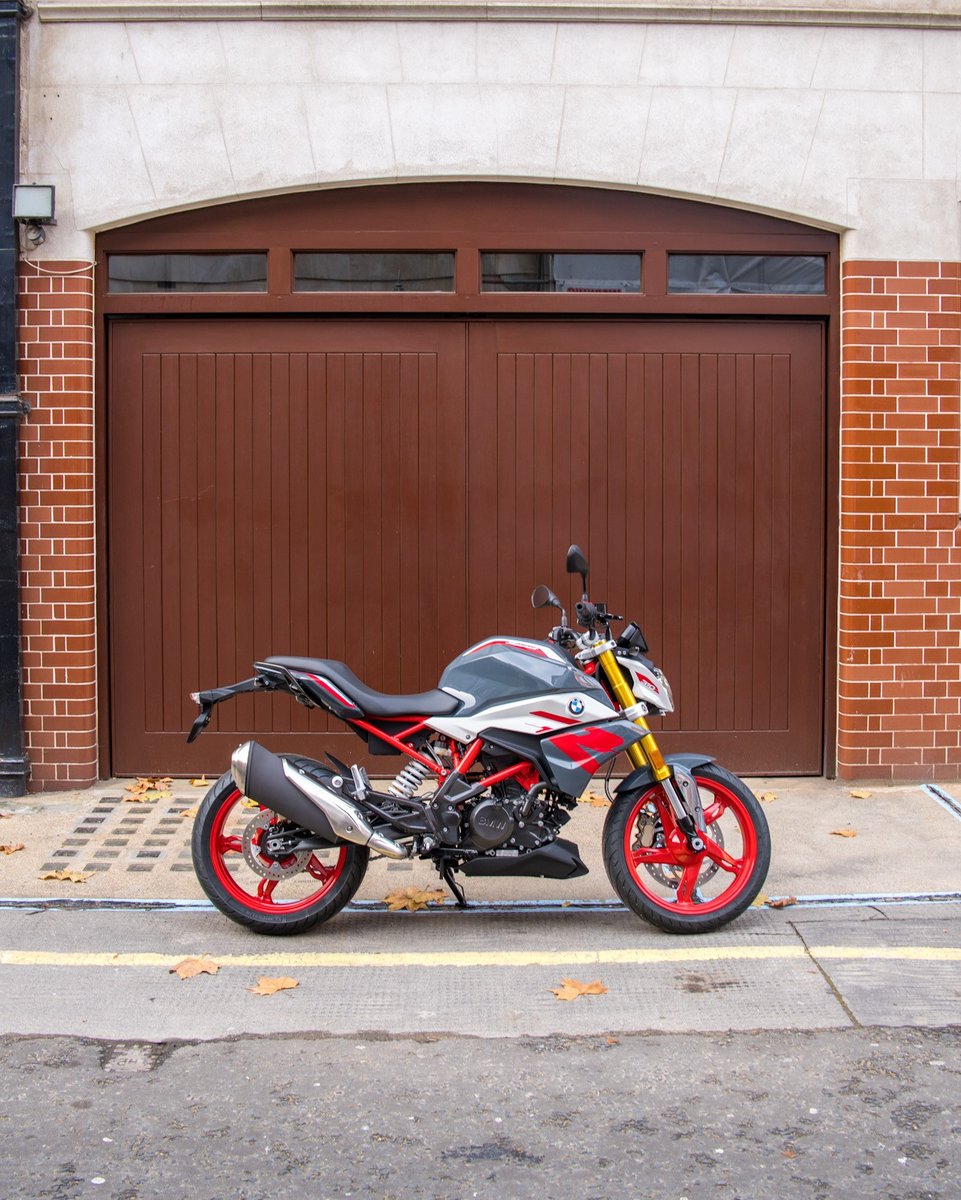 BMWPL_Bikes's tweet photo. Experience the manoeuvrability, easy handling, and sportiness of the G 310 R 🤘 With its bare design, it wears its heart on its sleeve and thus stands for lightness, precision, and a pure riding experience. #BMWG310R #G310R #BMWMotorrad https://t.co/5wVMycwAT0