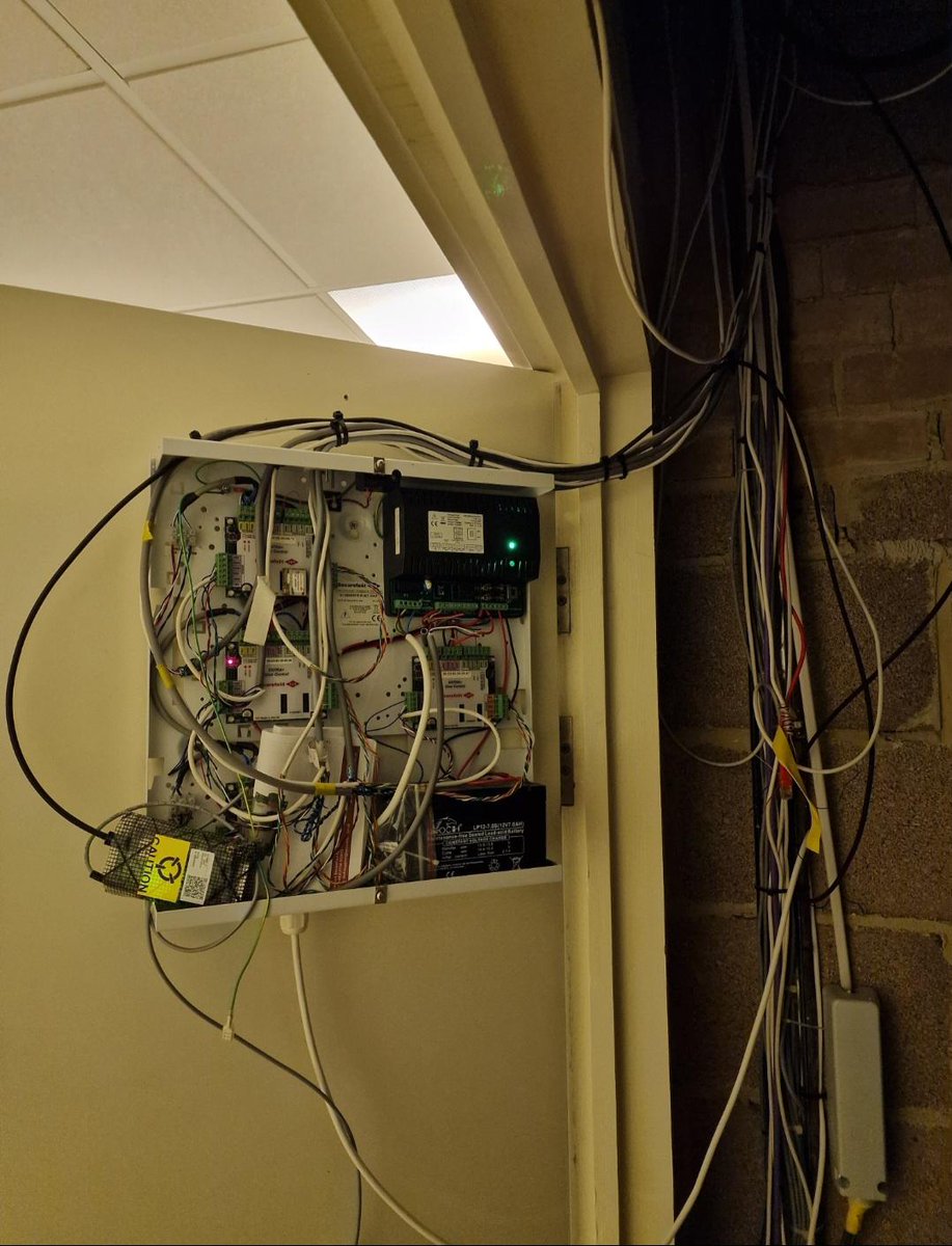 Door control doosie
Author: u/Tooleater
reddit.com/r/cablegore/co…
via r/CableGore