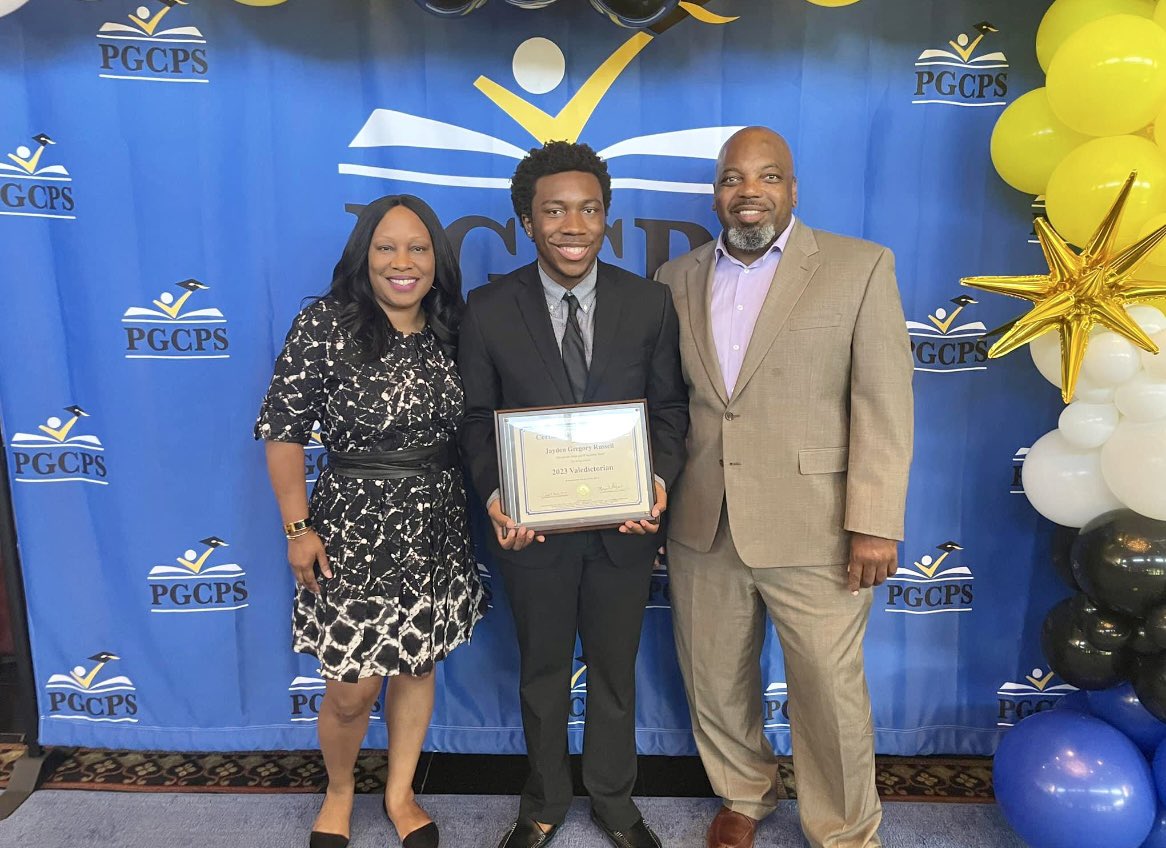 NHCJJ's tweet photo. Congratulations to our own Teen Jayden. He was voted the 2023 Valedictorian at CMIT North High School. Greats things are up ahead! Keep showing the world what Black Excellence looks like! 💗💙

#nhcjj #jjeasternregion #jackandjillinc #excellence #blackboyjoy @JackandJillInc https://t.co/emvuKJNLwz