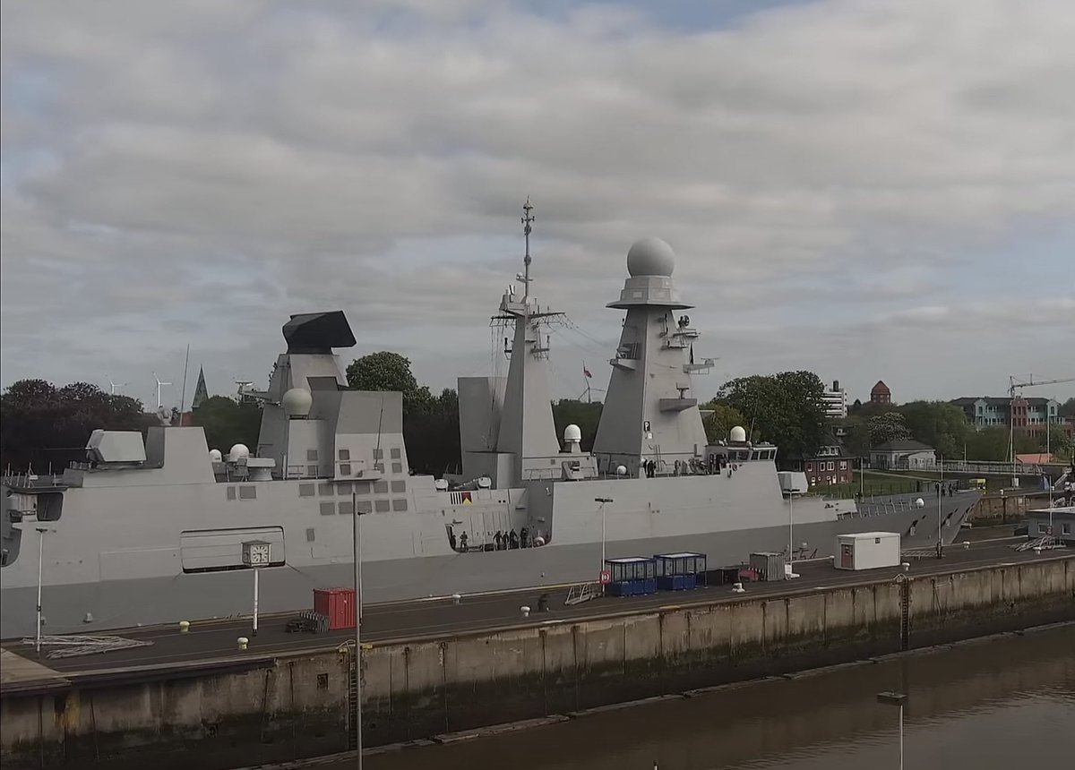 WarshipCam's tweet photo. Italian Navy Orizzonte-class air defence destroyer ITS Caio Duilio (D 554) in the Brunsbuttel Locks on the Kiel Canal in Germany - May 18, 2023 #itscaioduilio #d554

SRC: webcam https://t.co/LwUdTdMdFk