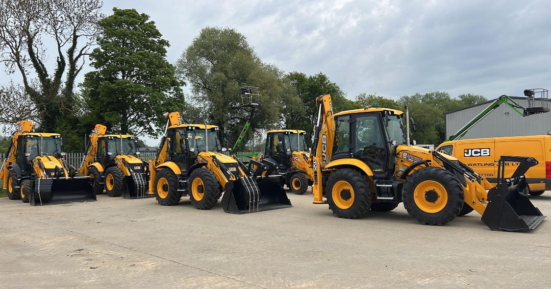 ArdentHire's tweet image. 3CXs on parade and ready for hire from @ArdentHire 

Call us on 03333 202 555 or email hire@ardenthire.com

#ardenthire #3CX @JCBmachines @Watling_JCB #planthire #constructionuk