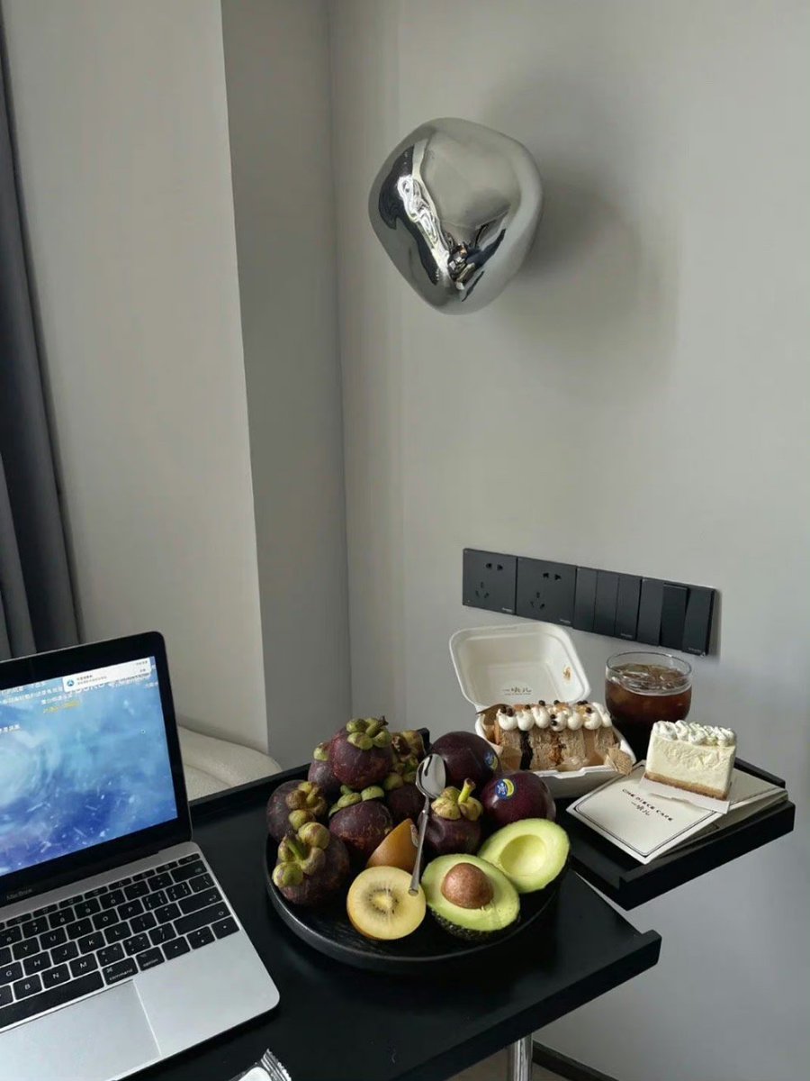 人生目标：
 没房贷 没车贷 没后代 
儿孙自有儿孙福 没有儿孙我享福