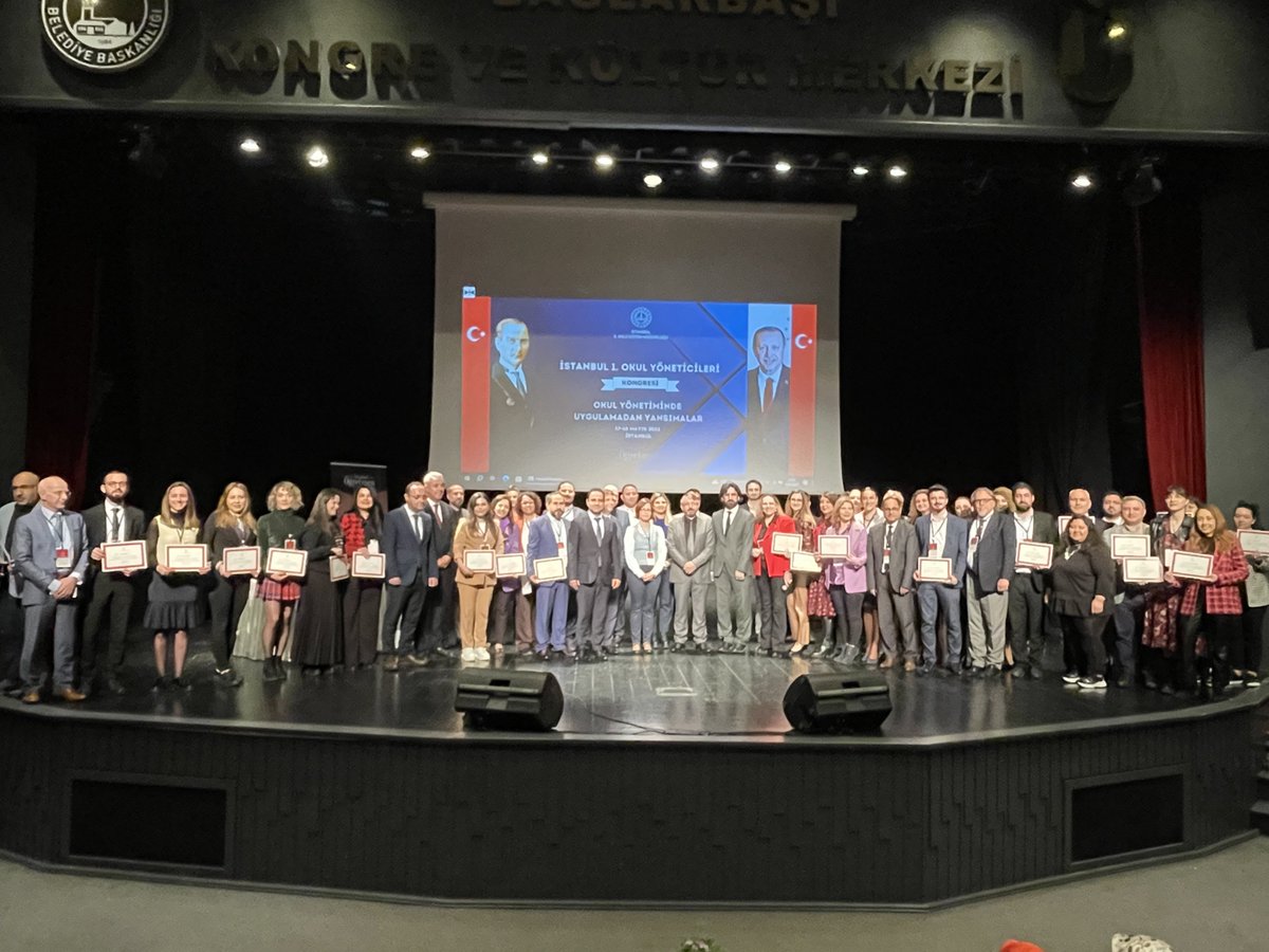 Ist_Akademiler's tweet photo. ✨Bağlarbaşı Kongre ve Kültür Merkezi'nde düzenlenen 1. İstanbul Okul Yöneticileri Kongresi alanında uzman isimlerin katılımlarıyla gerçekleştirildi.
.
.
@memleventyazici 
@istanbulilmem 
@AhmetBrlkkara1 https://t.co/3oJegpgPwn