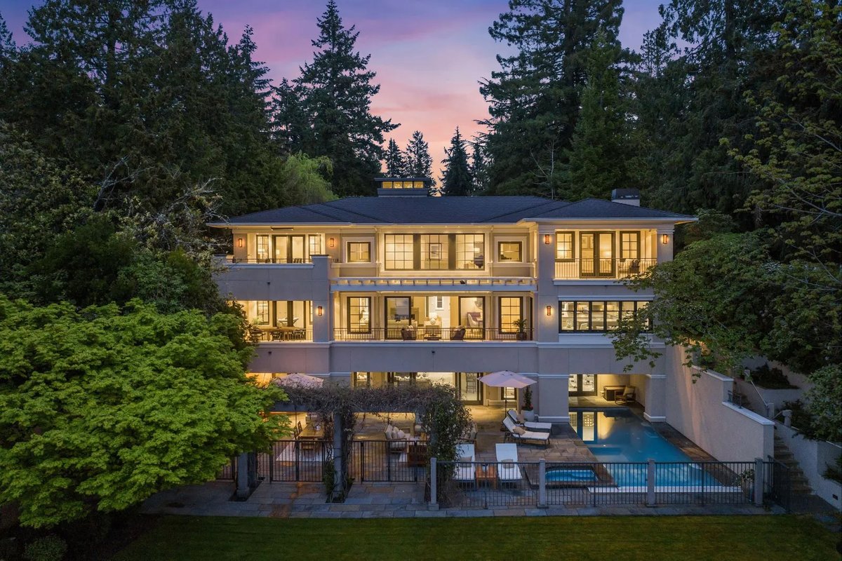 sothebysrealty's tweet photo. Extraordinary Property of the Day: A waterfront estate in Hunts Point, Washington, represented by Becky Gray of Realogics Sotheby's International Realty. https://t.co/k5jA6WErvR

#sothebysrealty #realestate https://t.co/7YtL9xfoKE