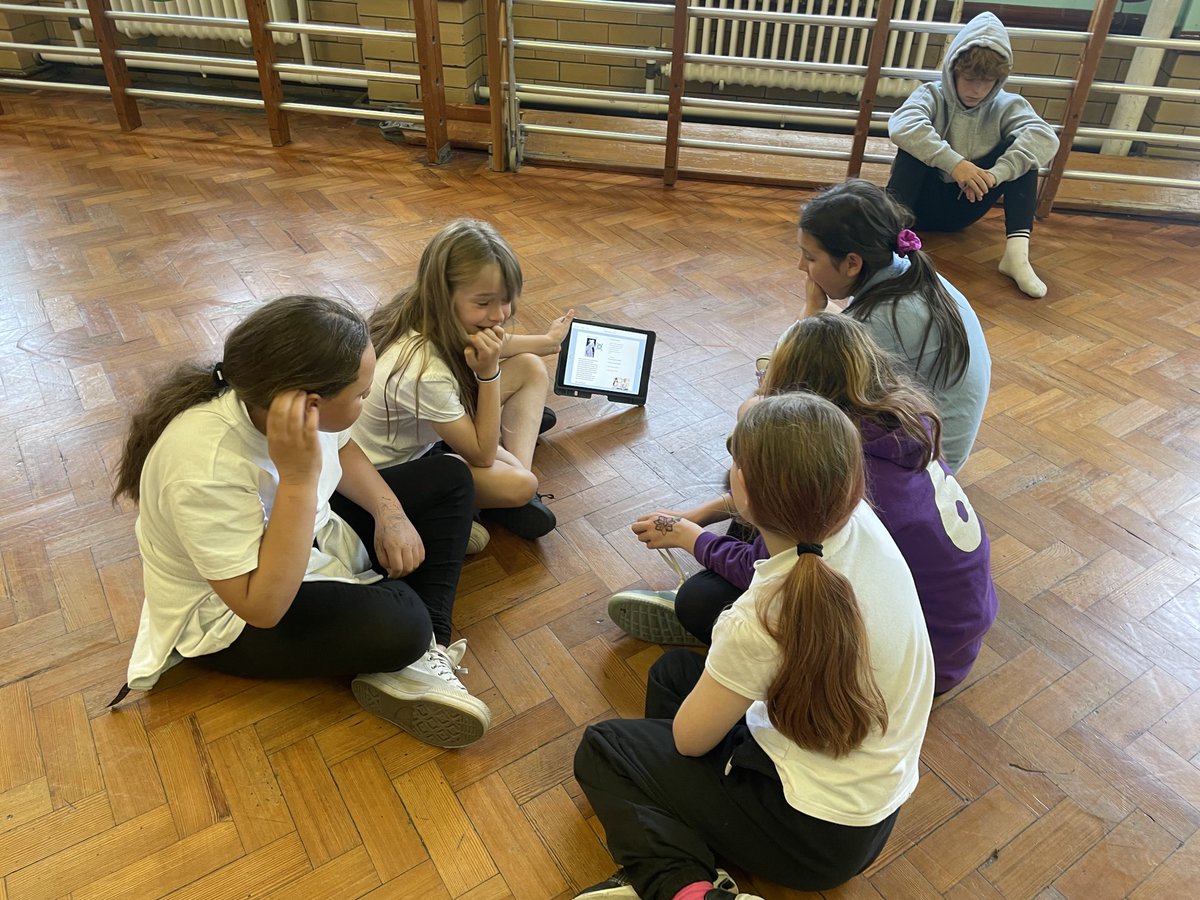gladstonebarry's tweet photo. G11 loving sharing the Harry Potter ebooks they had created for our literacy inquiry with Year 6 today. #languageandliteracy #didharrysteachersdirectlyinfluencehischoiceofgoodoverevil https://t.co/EBAlEDxGJ6