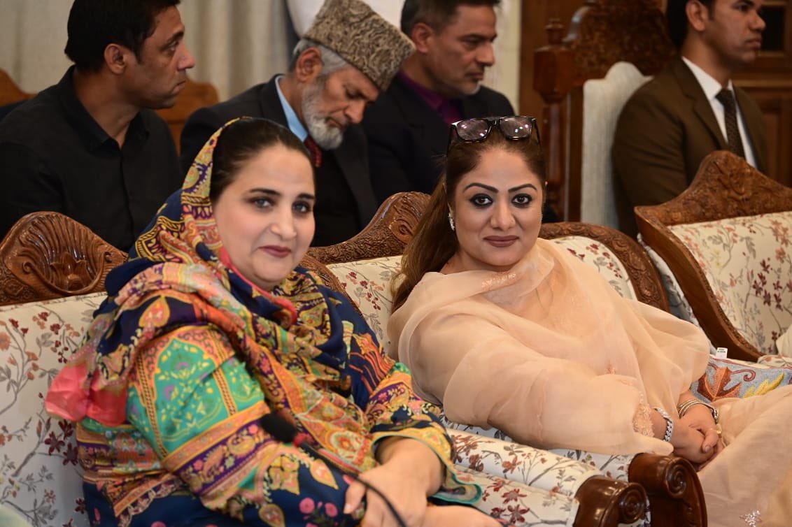 drhinabhat's tweet photo. Attended interaction under leadership of Honourable LG at RajBhawan ,with the members of civil society groups and discussed the upcoming G20 meeting at Srinagar.@narendramodi @AmitShah https://t.co/nHZt5dONLV