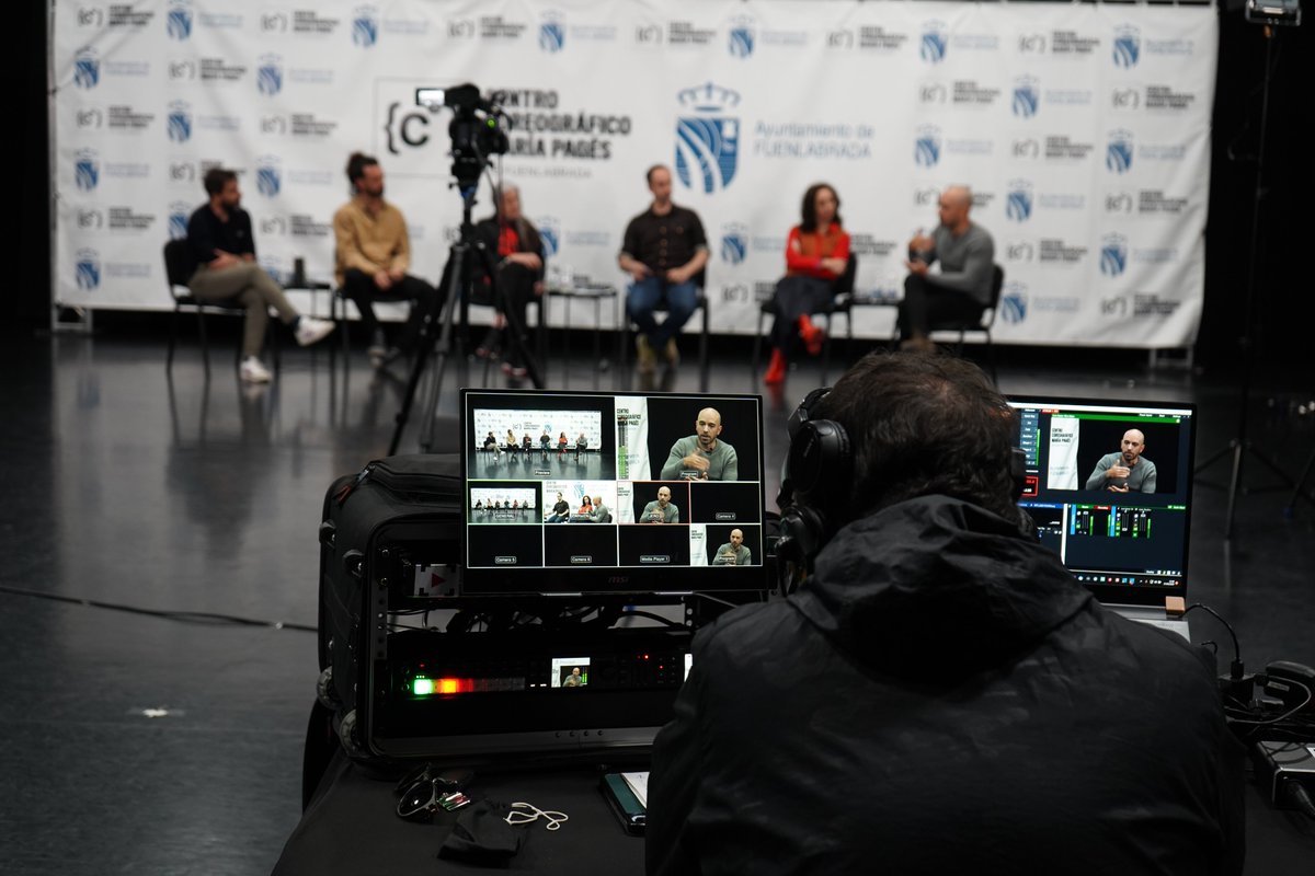 PagesCentro's tweet photo. Ayer tuvo lugar Cuerpos Mediad@s un doble encuentro con mesas de trabajo y proyecciones de producciones audiovisuales que ligan Danza y Cine, dos artes que, unidos dan a luz a pura belleza.
#danza
#danzaycine
#PagesCentro
#formacion
#artesescénicas
#mariapages
#INAEM https://t.co/iP6SWYMgUA