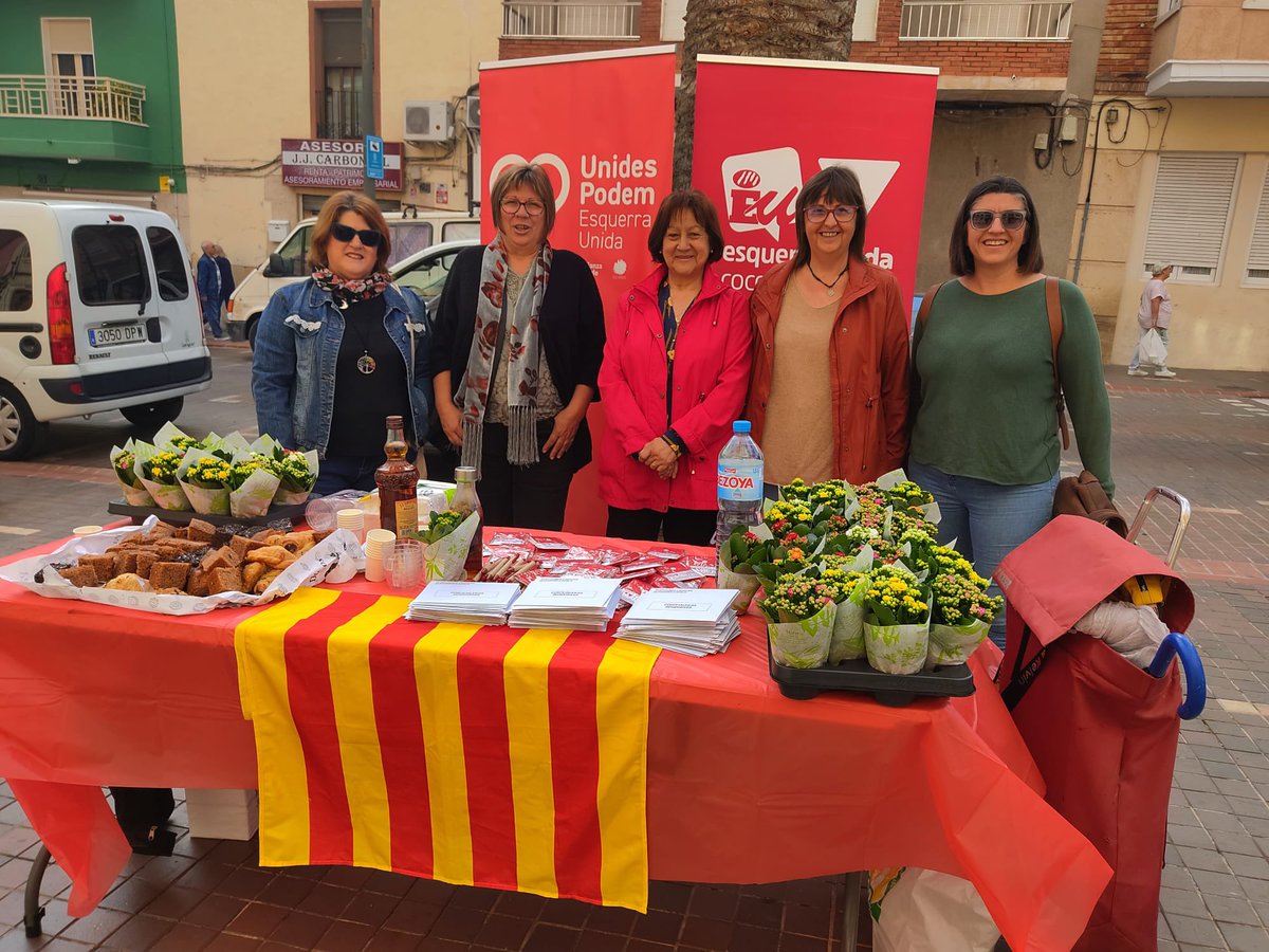 EstefaniaBlanes's tweet photo. 😊 Matí a #Cocentaina amb les companyes d’EUPV i la seua candidata @EliAleix parlant amb la gent i donant informació per a les eleccions #28M https://t.co/MlcLc14hpY
