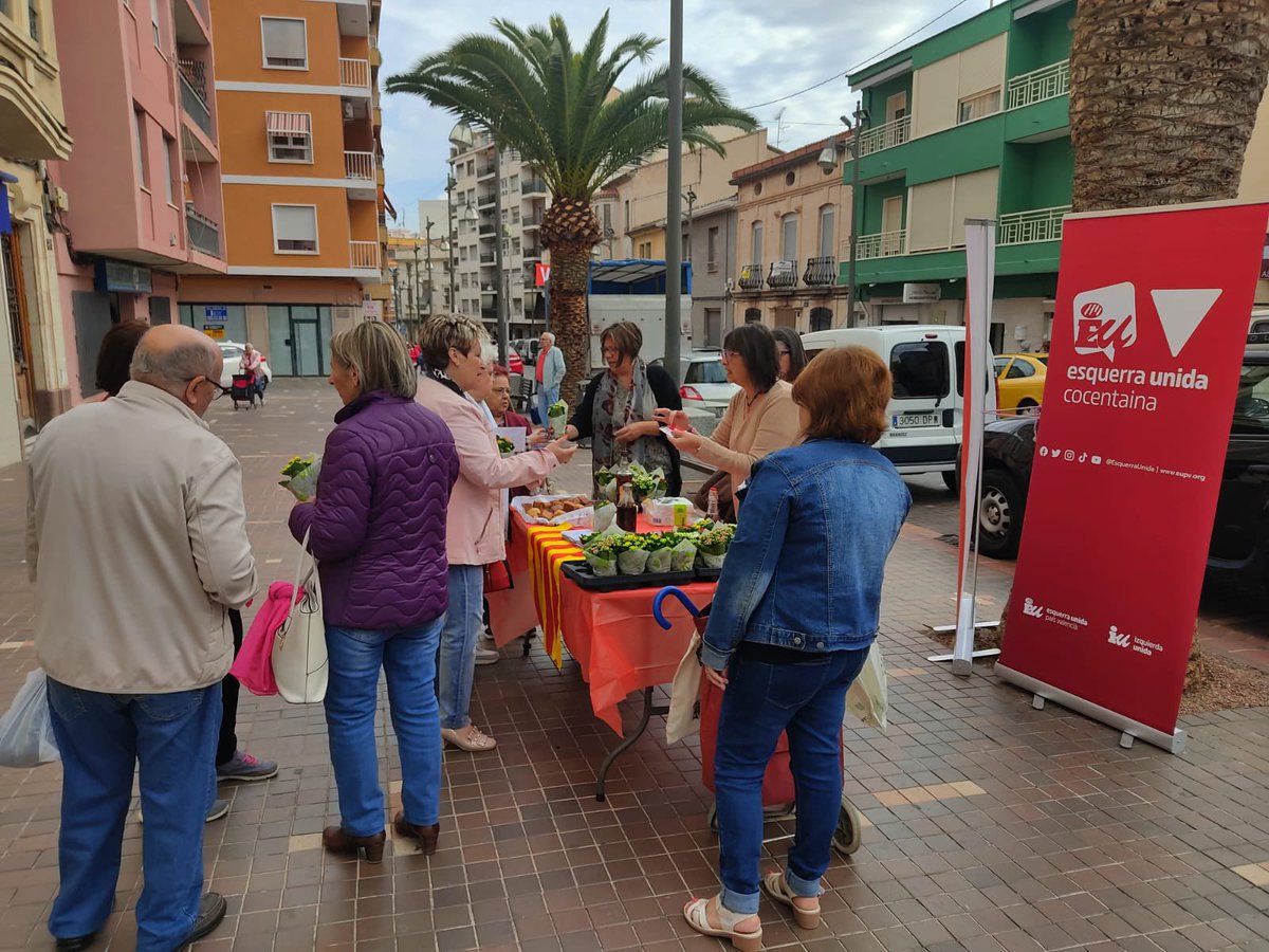 EstefaniaBlanes's tweet photo. 😊 Matí a #Cocentaina amb les companyes d’EUPV i la seua candidata @EliAleix parlant amb la gent i donant informació per a les eleccions #28M https://t.co/MlcLc14hpY