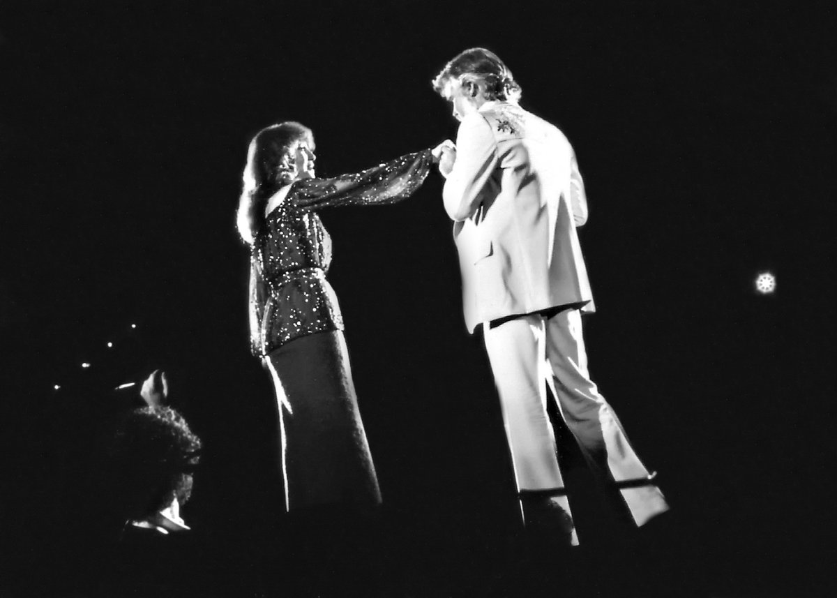 _KennyRogers's tweet photo. Together Again. Kenny & Dottie.
#Tbt #kennyrogers #dottiewest #duets #lifeislikeasong
-Team KR https://t.co/zJFCPBcV5x