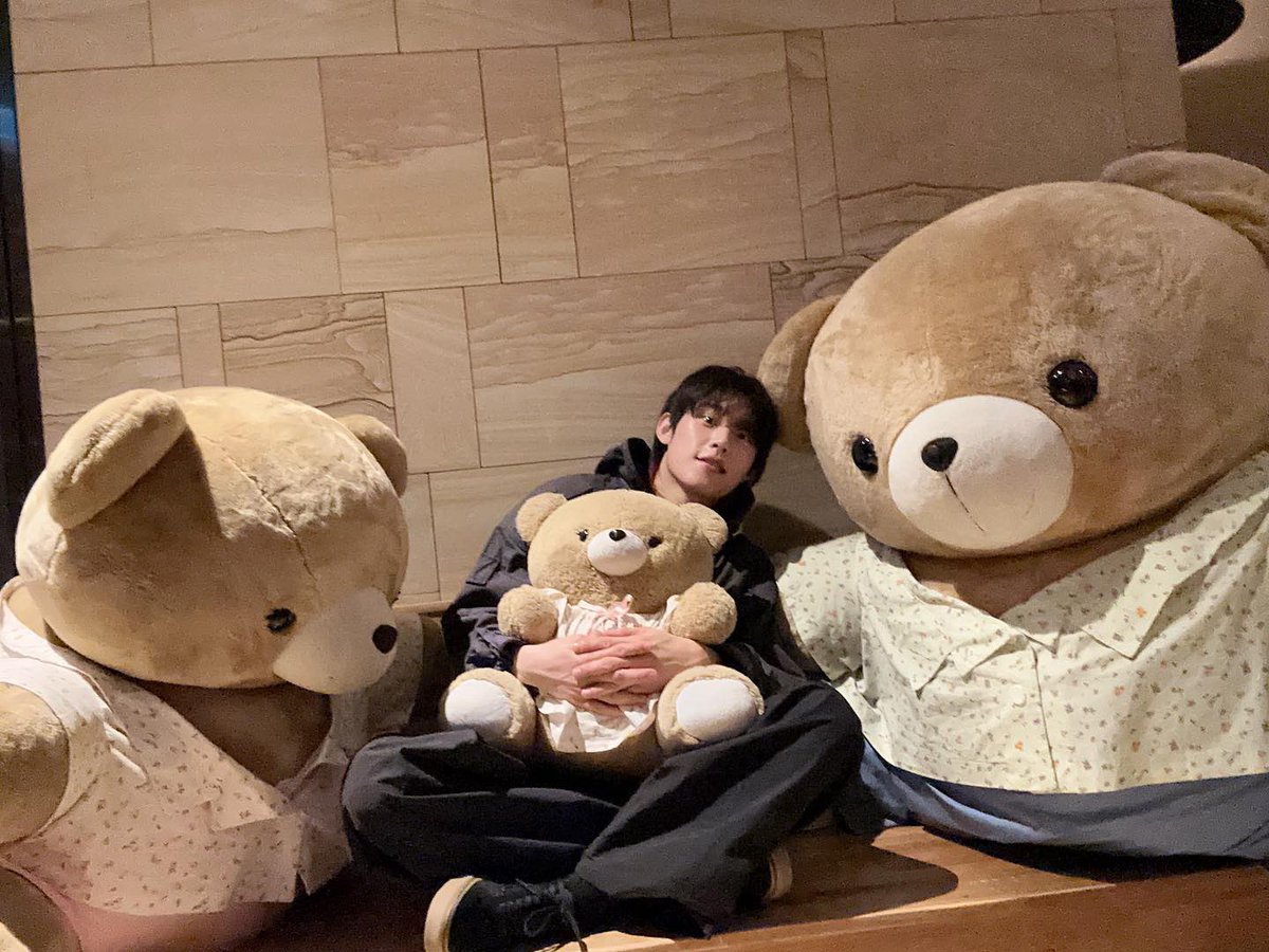 Chamxecy's tweet photo. 예들아.................이얼굴뭐야미친 https://t.co/1nGgnP1JHY
