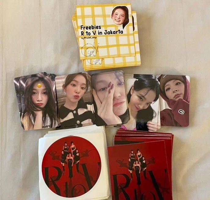 Rachel_setya's tweet photo. Time to packing freebies RtoV in jakarta 💖 https://t.co/4XZwSXKovL