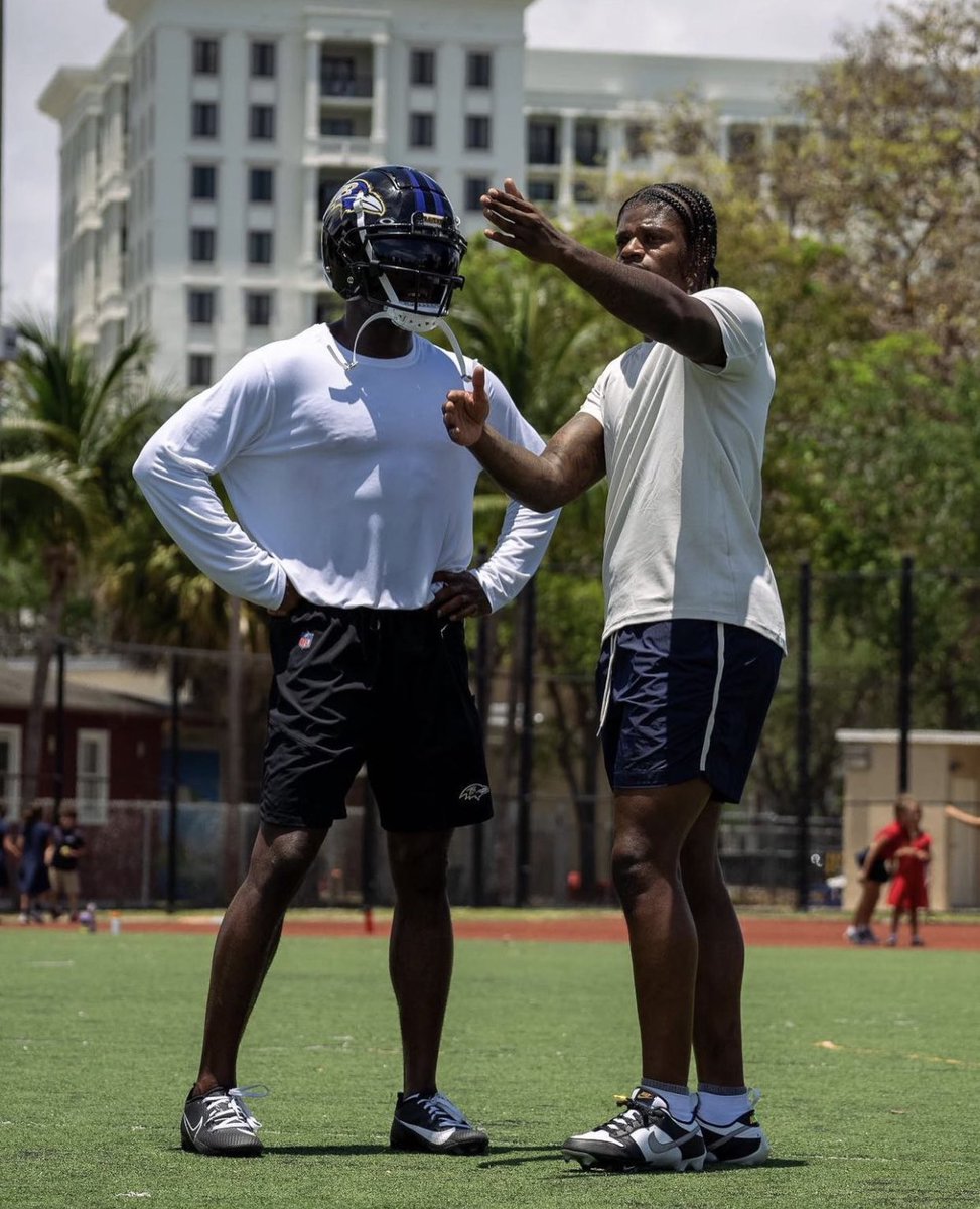 RealmRavens's tweet photo. Nelson Agholor x Lamar Jackson 📈 https://t.co/1E7ARwL63m