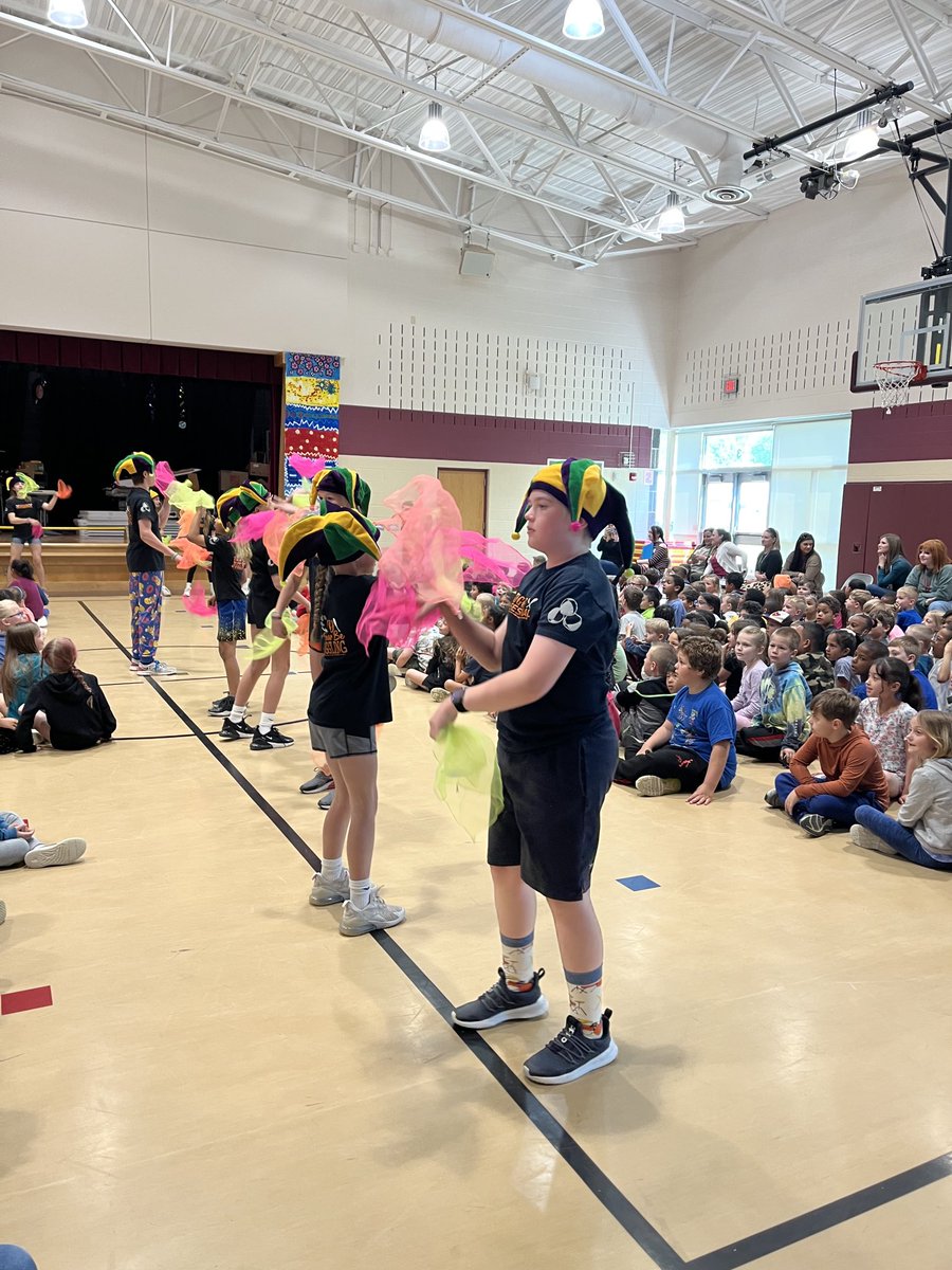 So fun having SS jugglers at SB today!#SBROAR