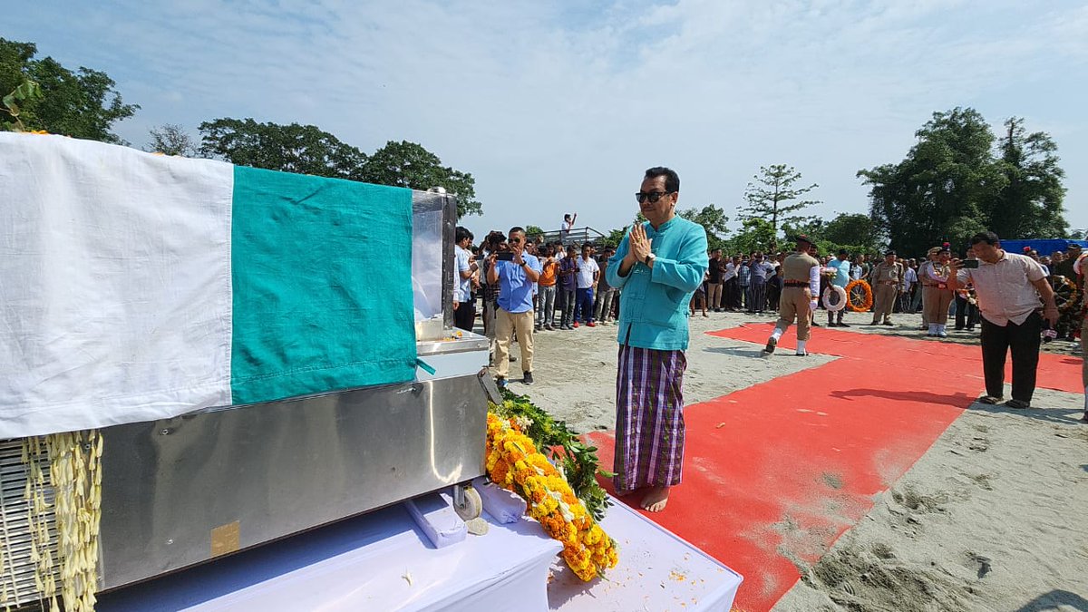 ChownaMeinBJP's tweet photo. With profound grief, bid final adieu to my elder brother and former Minister, Chow Tewa Mein ji today.

He had been my mentor and a guide in every step of my way. With his parting, a void has been created in my life and I will miss him dearly.

May he attains Nirvana! https://t.co/oGkLb2zkZn