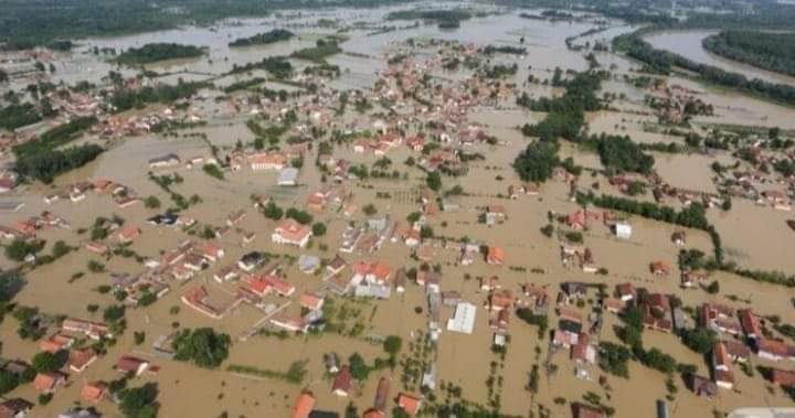 veladzic_adx's tweet photo. WARNING🔵🚱
#localpopulation #migrants,#refugess with small #kids are not #aware of the #danger rivers #Una,#Korana,#Kupa all area floods and extremely high water levels
protect kids do not risk!
🙏
@Pontifex
@EpicocoLM
@davidebanzato
@donTonio66
@aubreymcfato https://t.co/BLTgVeXaJG