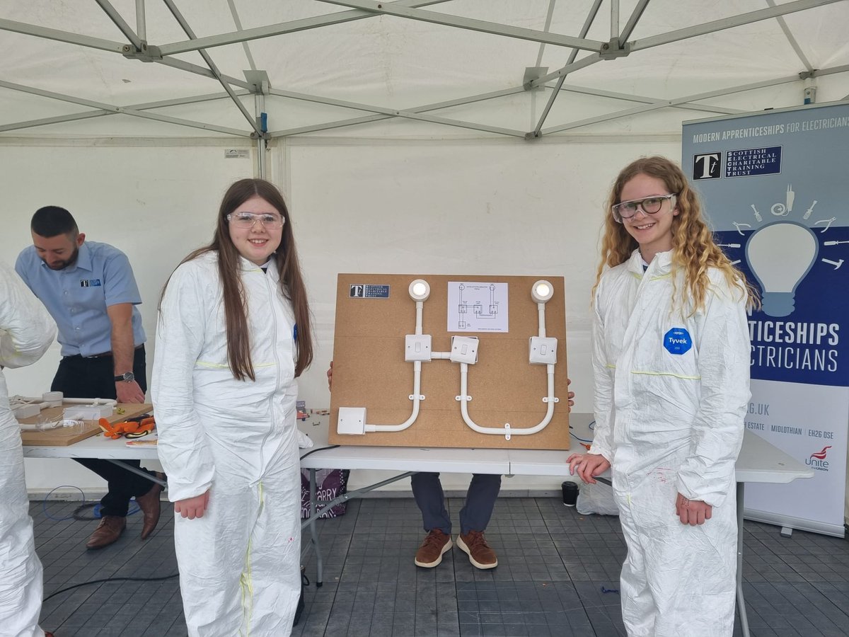 DYW_Dhs's tweet photo. What a great day @DunblaneHS had. Thanks to @BuildUK @theCIOB @TheNFRC @compassroofing2 @BordersCollege @CODAEH @RICSnews @Updates_SELECT @sectt628 @BE_STbuild https://t.co/MyqGp5Oe2I
