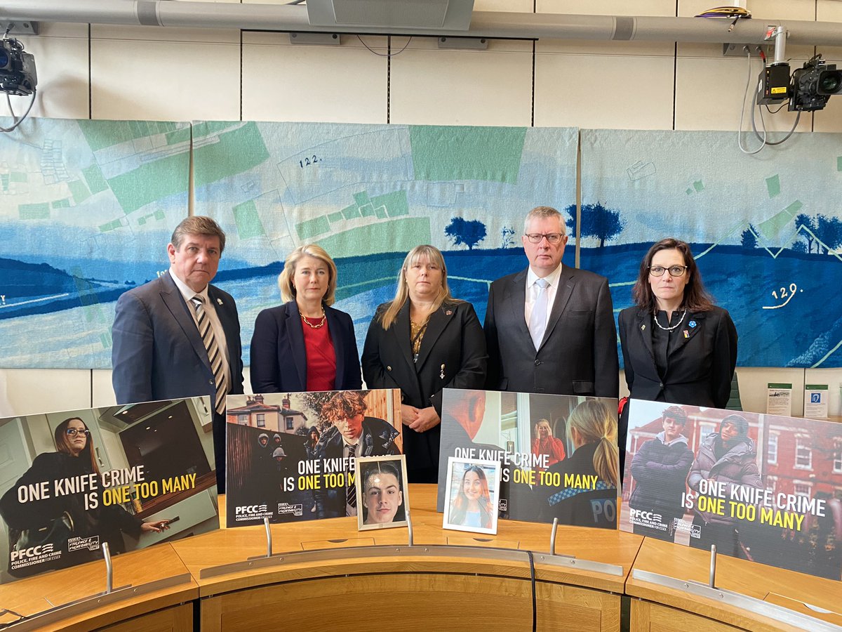 Metcalfe_SBET's tweet image. My fellow Essex MPs and I met with @Hirst4EssexPFCC to discuss how Essex Police can further tackle knife crime. Thank you to Julie Taylor for her funding of life-saving first aid kits for knife crime victims. Thank you to @Anna_Firth for her leadership on #knifecrimeawarenessweek