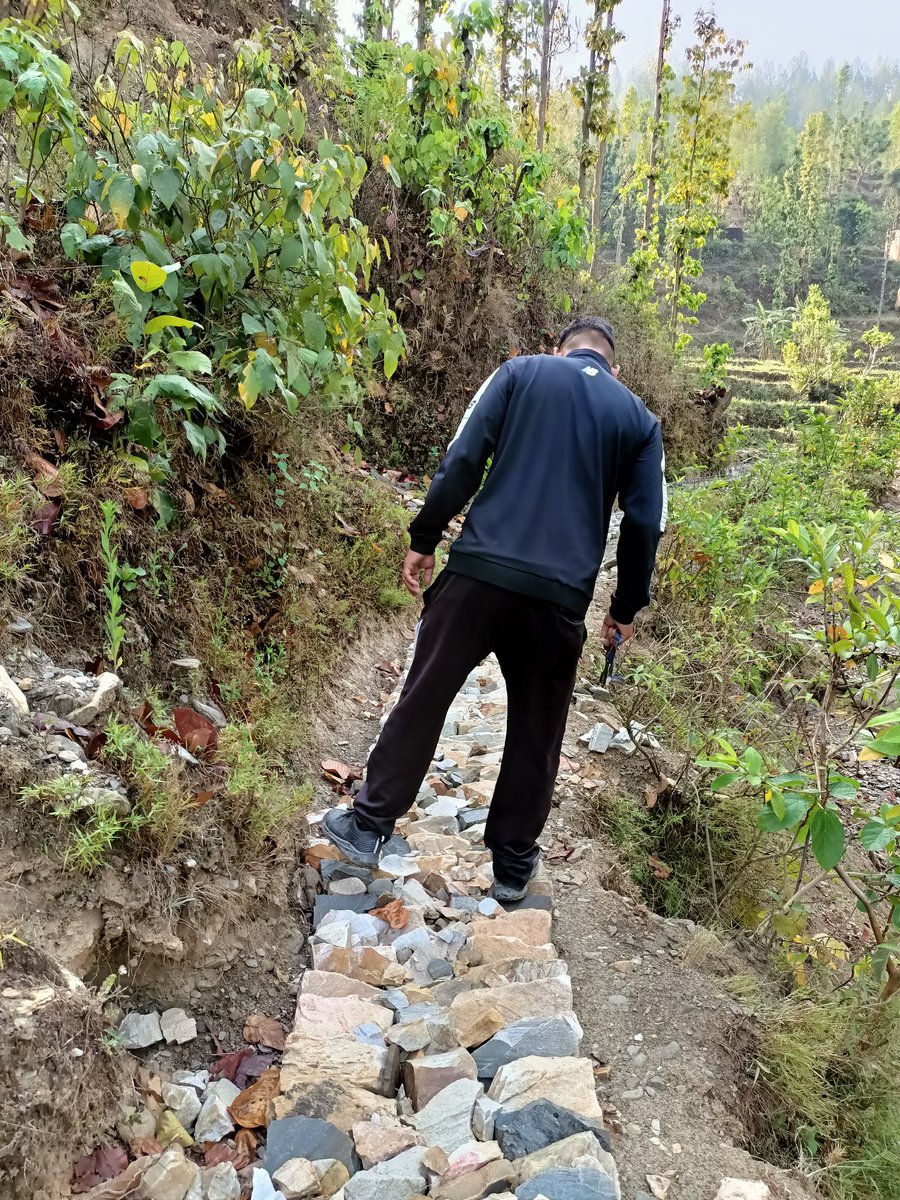 sharmajiban1's tweet photo. मुख्यमन्त्री रोजगार कार्यक्रम अन्तर्गत कुमाख गाउँपालिका वडा न. २, सल्यान मा निर्माणाधीन कुलोको छ्ड्के अनुगमन । #cmep #karnali #kumakh #salyan #employmentprogram #cashforwork @MoLESS_Nepal @ocmcm_karnali @PM_nepal_ @youbrajbasnet @ManishB63237447 https://t.co/jnOVbyEXzF