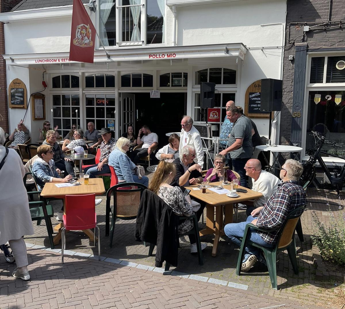 Het is gezellig tijdens de Hemelvaarts markt in Terborg. Lekker schuifelen langs de kraampjes met leuke aanbiedingen, genieten van het straattheater of lekker op een terrasje. Het kan in Terborg.