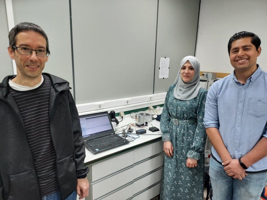 Investigadores del <a href="/GHPO_UA/">Group of Holography and Optical Processing</a> de la UA desarrollan un método de detección del ácido acético mucho más sencillo y preciso que los existentes hasta ahora. Dicho ácido es un contaminante atmosférico presente habitualmente en el interior de los edificios.
s.ua.es/es/QbmK