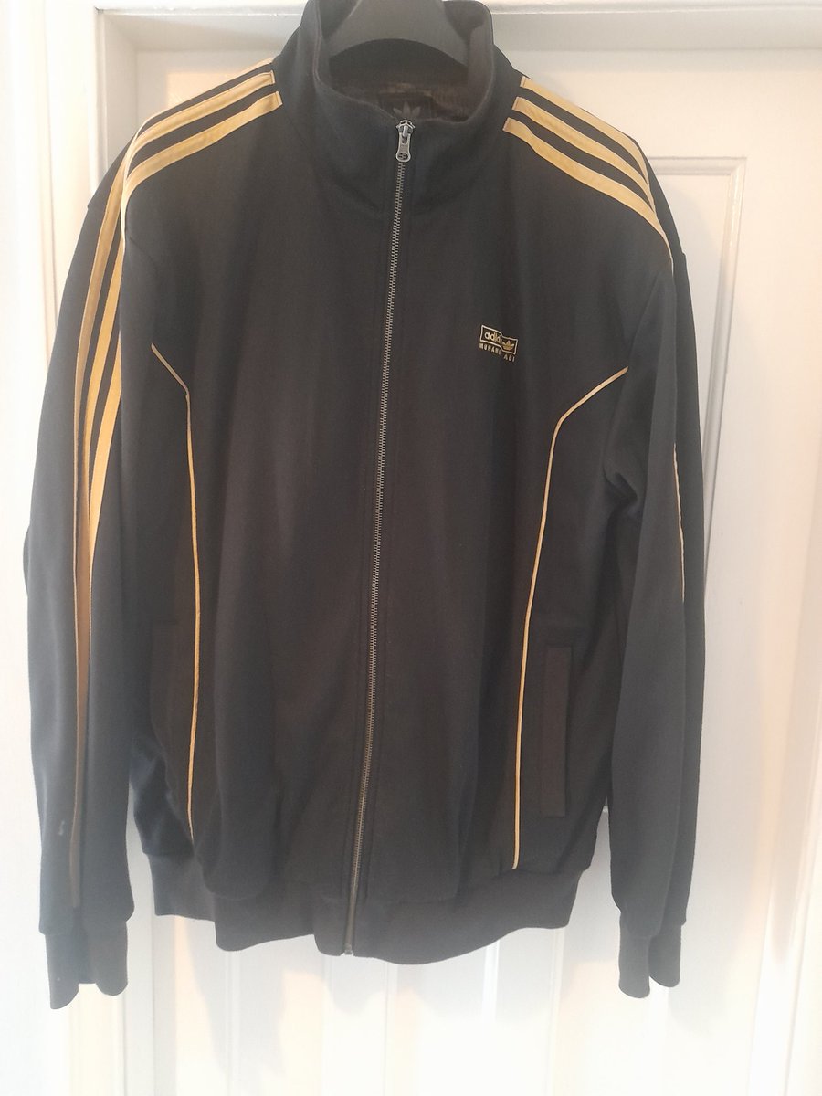 parko75's tweet image. Would anybody like to buy this, hardly ever been worn,xl but fits more like a xxl,heavy duty track top #adidas #tracktop