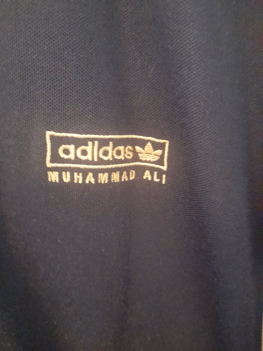 parko75's tweet image. Would anybody like to buy this, hardly ever been worn,xl but fits more like a xxl,heavy duty track top #adidas #tracktop