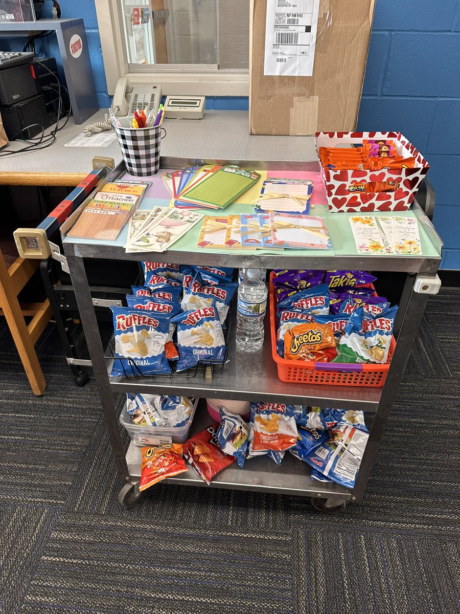 JFBKnights's tweet photo. When your office staff surprises us with sweet goodies…just because!! So grateful to have Amanda and Lauren on our team! They bring such joy to our Kings community!! @Kings_Schools https://t.co/VLVTTJEOla
