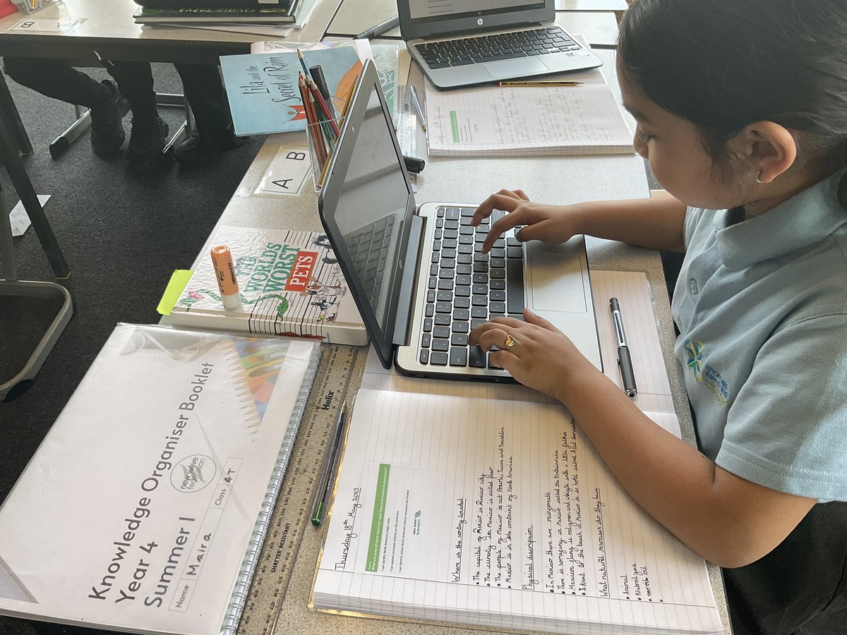 Miss_AdamsNW's tweet photo. Fantastic independent work showcased in 4T this afternoon! We worked hard to research a country in North America. Ask us about our learning and we can tell you what we learnt today! @TFPrimaryN1 https://t.co/2jQQ6EX7sg