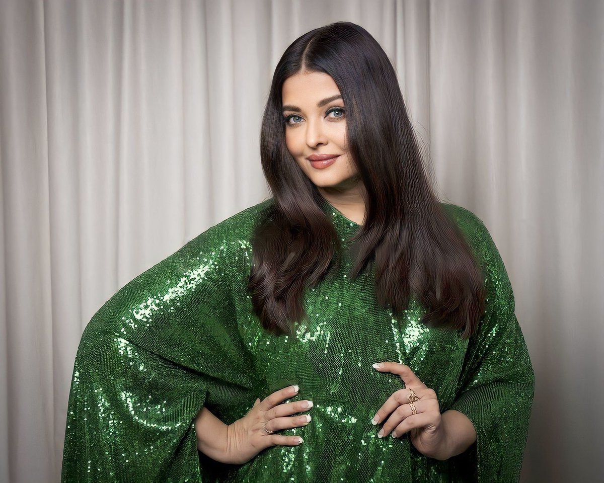 Rahul_Lat's tweet photo. Green is the new black💚
Cannes Queen Aishwarya 
#AishwaryaRai #AishwaryaAtCannes #AishwaryaRaiBachchan https://t.co/PMdNNpwNka