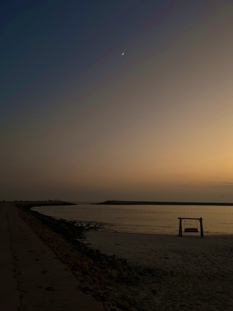 Sunset @fanarhotel 🌅🌊 Great Hotel for Families and Couples 💗                            Contact us anytime for tours around Salalah 📲 +968 9244 4495 #oman #salalah #khareef #dhofar #traveltooman #عُمان #صلاله #خريف #صلالة #عمان #خريف_صلالة_2023