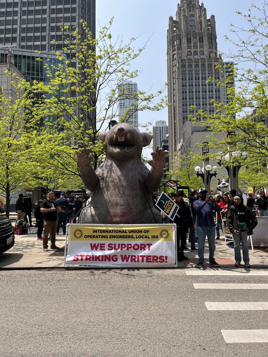 RT@The_AFM RT @UrsulaLawrence: Still so pumped up from the amazing #WGAstrong picket in Chicago yesterday. Especially inspiring seeing our brothers and sisters from @sagaftra @IATSE @Teamsters @ActorsEquity @The_AFM on the line. Not to mention we had ALL…