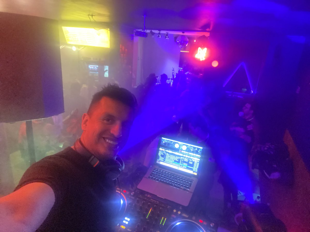 nelsonpachecodj's tweet photo. Siempre gracias a todos los clientes que confían sus grandes y especiales momentos. https://t.co/Dok7cWelCk