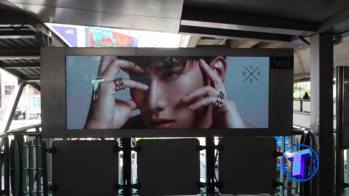Tul520_CNFC's tweet photo. 🎉Happy graduation to Tul 🎓
BTS E-Poster Horizontal Screen (3 站4屏同时投放）
小站应援返图，ASOK 站 🌸🌸🌸
时间：5.17~5.23
#Tul_Pakorn
#CongratsTyler_Tul https://t.co/2aoSgrx5Oq