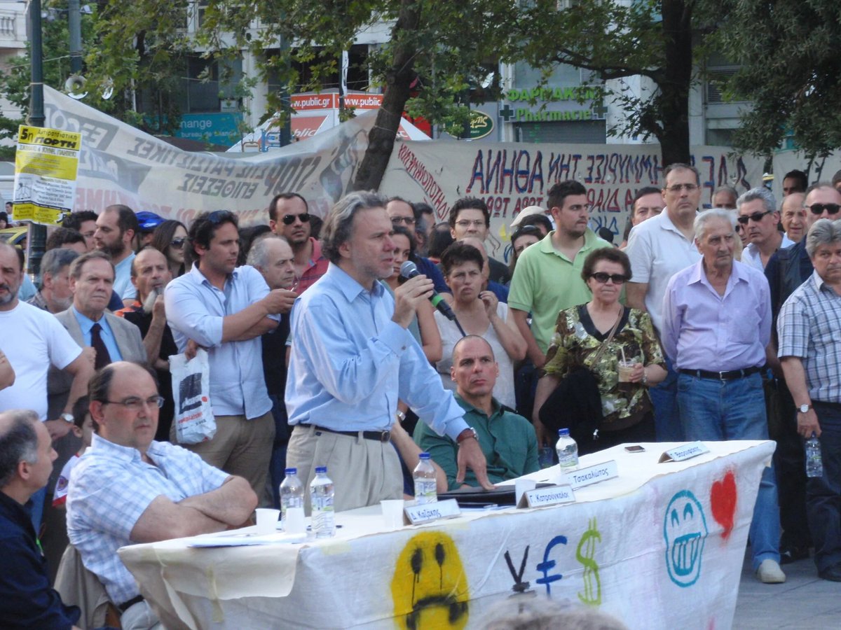 g_akis's tweet photo. Περί #Κατρουγκαλος 
Είναι ακριβώς ο ίδιος άνθρωπος με αυτόν που πήγαινε στις πλατείες των "αγανακτισμένων" και καθόταν δίπλα δίπλα με τον Καζάκη και τον Βαρουφάκη και γέμιζαν τοξικότητα το μυαλό του κόσμου με τα παραμύθια για τα νομίσματα κ τους "γερμανοτσολιάδες"
Το θυμάστε;
#Εκλογες_21_Μαιου 
#εκλογες2023