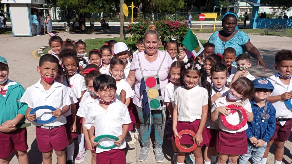 Como parte de la 7ma edición de la Semana de la #SeguridadVial en la escuela primaria "Carlos Manuel de Céspedes", del municipio de Marianao, niñas y niños participaron en una feria de seguridad vial, centrada en el valor de la movilidad sostenible. 

<a href="/SeguridadvialC/">@SeguridadVial 🇨🇺</a>