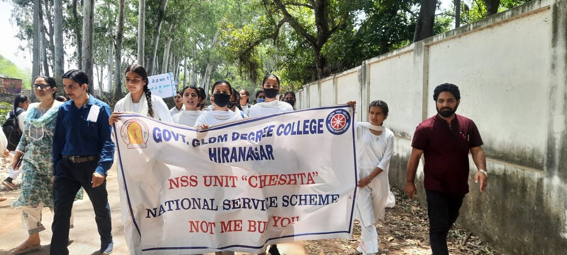 NssunitHgr's tweet photo. @_NSSIndia  unit of GLDM Degree College Hiranagar conducted three (3) activities under #Nasha_Mukat Bharat Abhiyan.
1- Pledge taking ceremony
2- Poster Making and Slogan Writing
3- An awareness Rally
@NssrdD https://t.co/PTaHUsWf9y