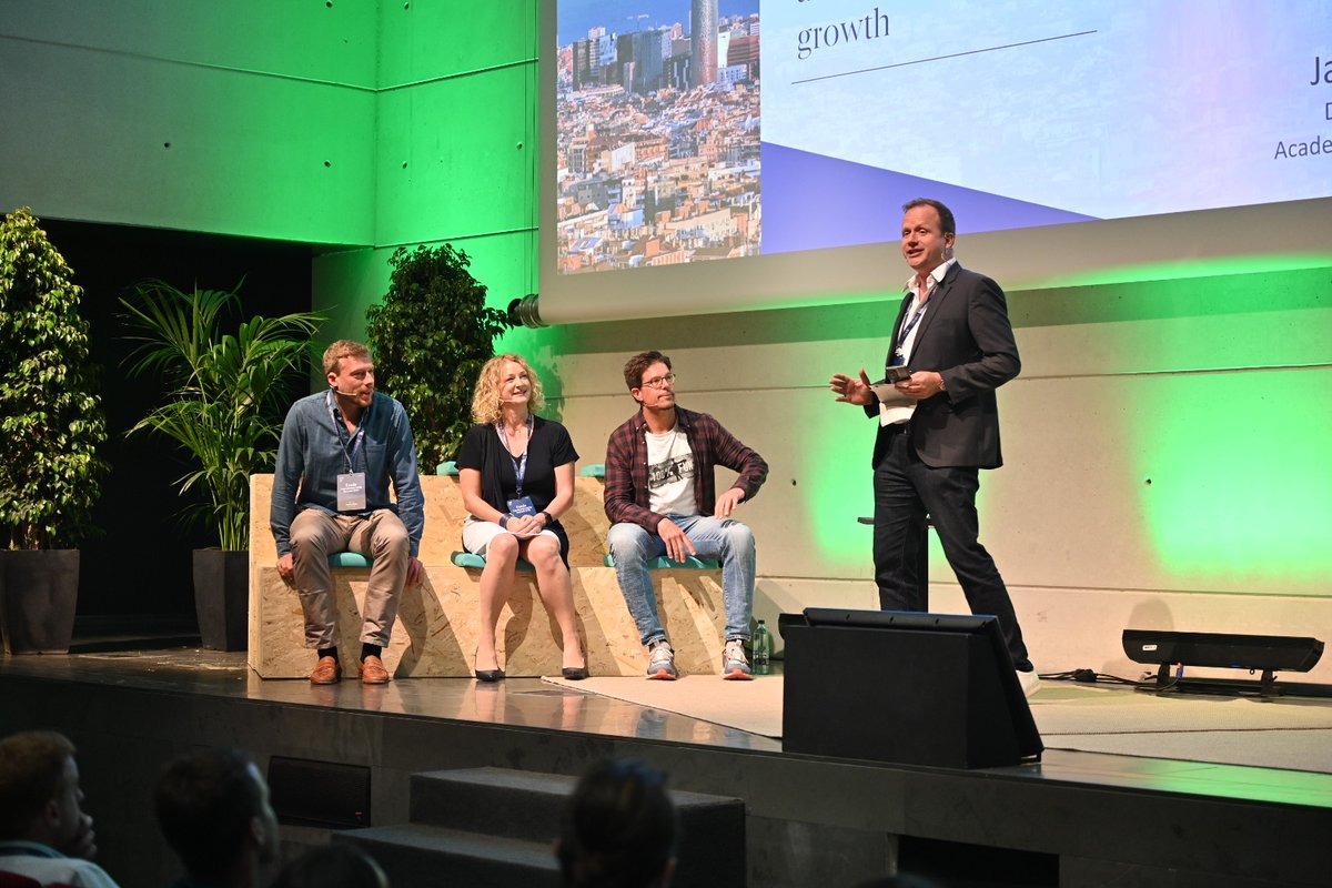 Esade's tweet photo. 🚀The Esade Entrepreneurship Summit '23, organized by @esadeEEI in the frame of their 30 year anniversary of boosting entrepreneurship, has kicked off, bringing together fast-growth entrepreneurs, investors, and international talent🙌
#EESummit #EsadeForEntrepreneurship https://t.co/X2l4WhO3io