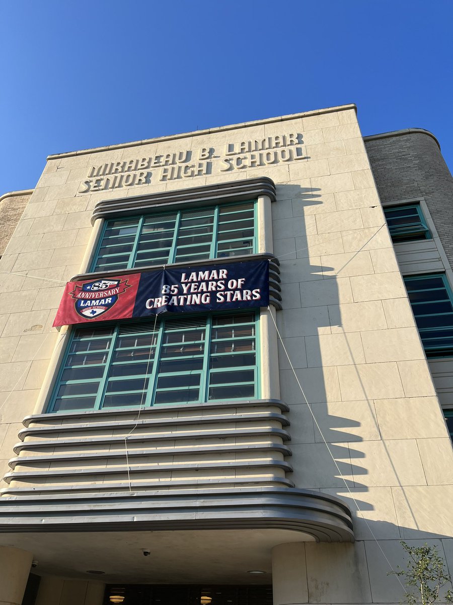 CoachTXHop's tweet image. 📍#LBLOCK 
@RecruitLamar 

Ball players all over the place! 

H-Town➡️#PineVegas