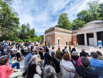 Inaugurazione padiglione USA a <a href="/la_Biennale/">La Biennale di Venezia</a>
mostra "Everlasting Plastics". Grazie <a href="/GuggenheimPGC/">Peggy Guggenheim Collection</a> per impegno nella cura del padiglione, Tizziana Baldenebro <a href="/spacescle/">SPACES</a> e Lauren Leving <a href="/moCaCleveland/">moCa Cleveland</a>, per visione e leadership nella creazione della mostra.
<a href="/CultureAtState/">Cultural Programs Division</a>