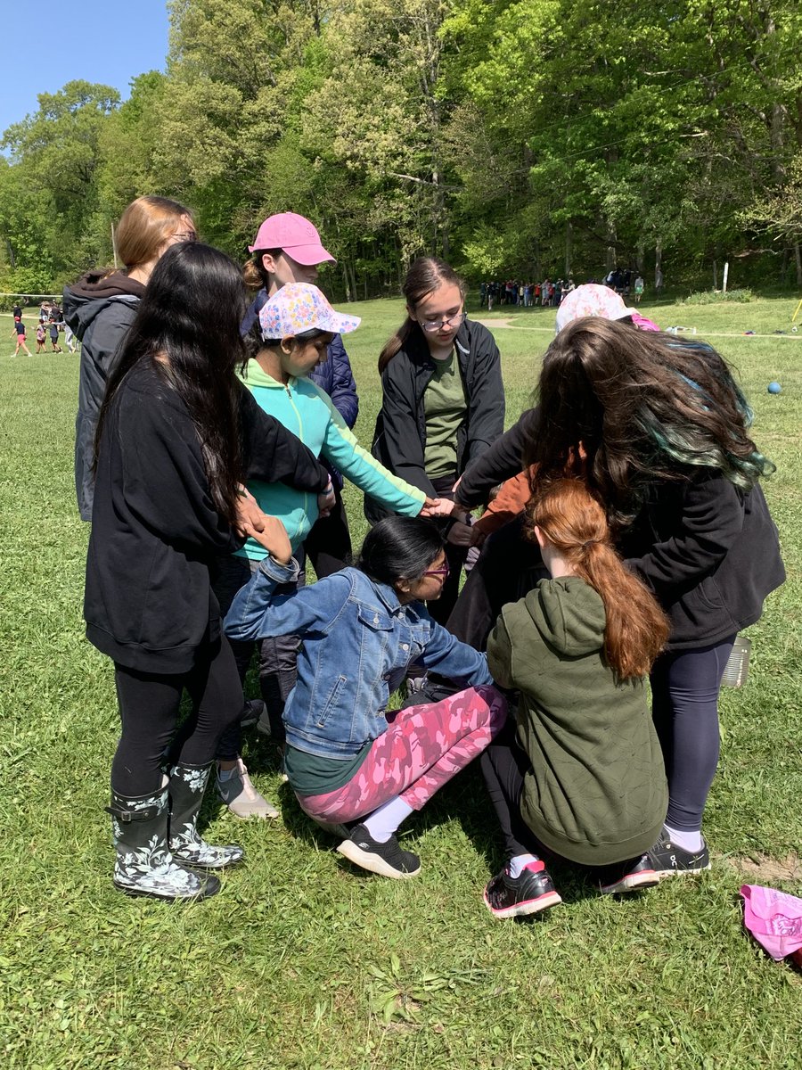 Human knot challenge at #Harmon6thcamp ⁦<a href="/6thcamp/">Laurie</a>⁩
