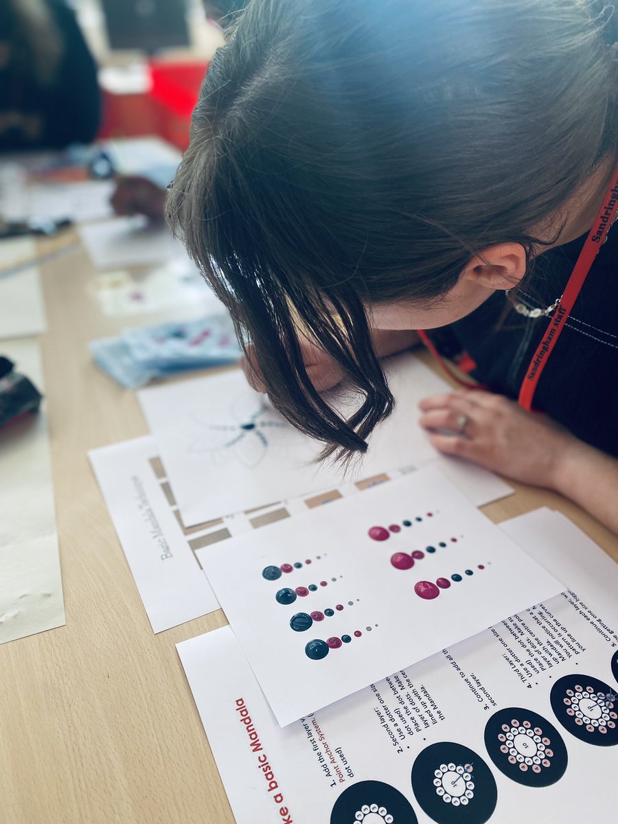 A lovely well-being art session for staff creating intricate mandalas using few simple techniques. 💜 <a href="/DTsandringham/">D&T Sandringham</a> <a href="/SandringhamArt/">Sandringham Visual Arts</a> @SandringhamSch1