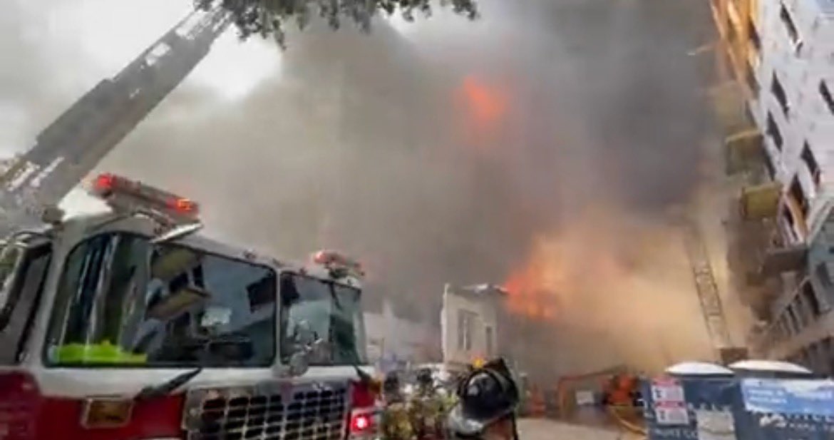 hand4CLTdist6's tweet photo. A major fire in the Southpark area of District 6. Prayers for construction workers, residents, businesses, firefighters, medics, and police. There are numerous intersection stoplights are out, and some power outages. Be safe. Check on your neighbors, especially our elderly. https://t.co/fzXSq9hefC
