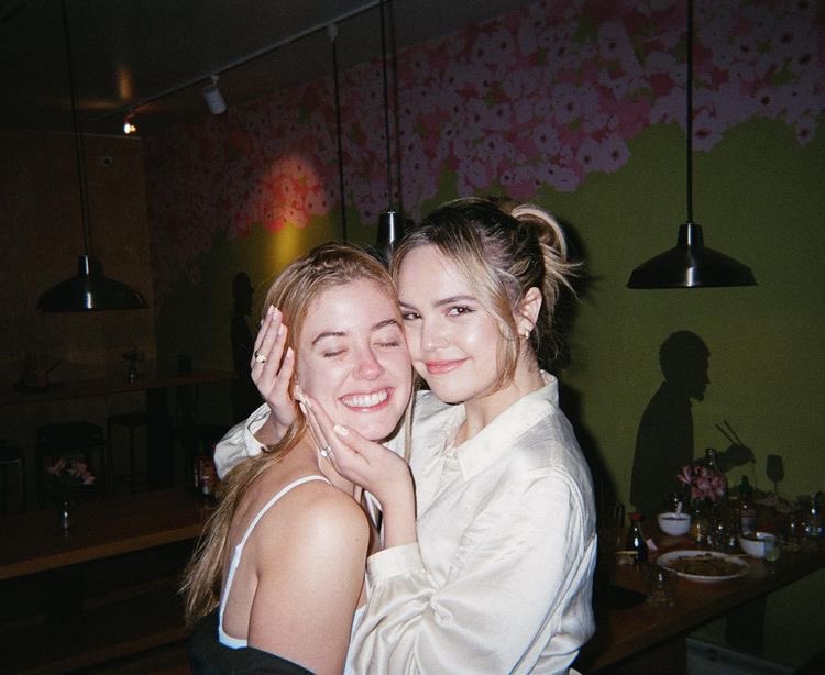 margotwkfield's tweet photo. [ig post | @𝐦𝐚𝐫𝐠𝐨𝐭𝐭]

happy bday to one of my favorite people to exist &amp; one of the most incredible souls i've ever met.

it's an honor to be your friend, ms. flo.

love you sososo much. https://t.co/z1M9K7Xdub