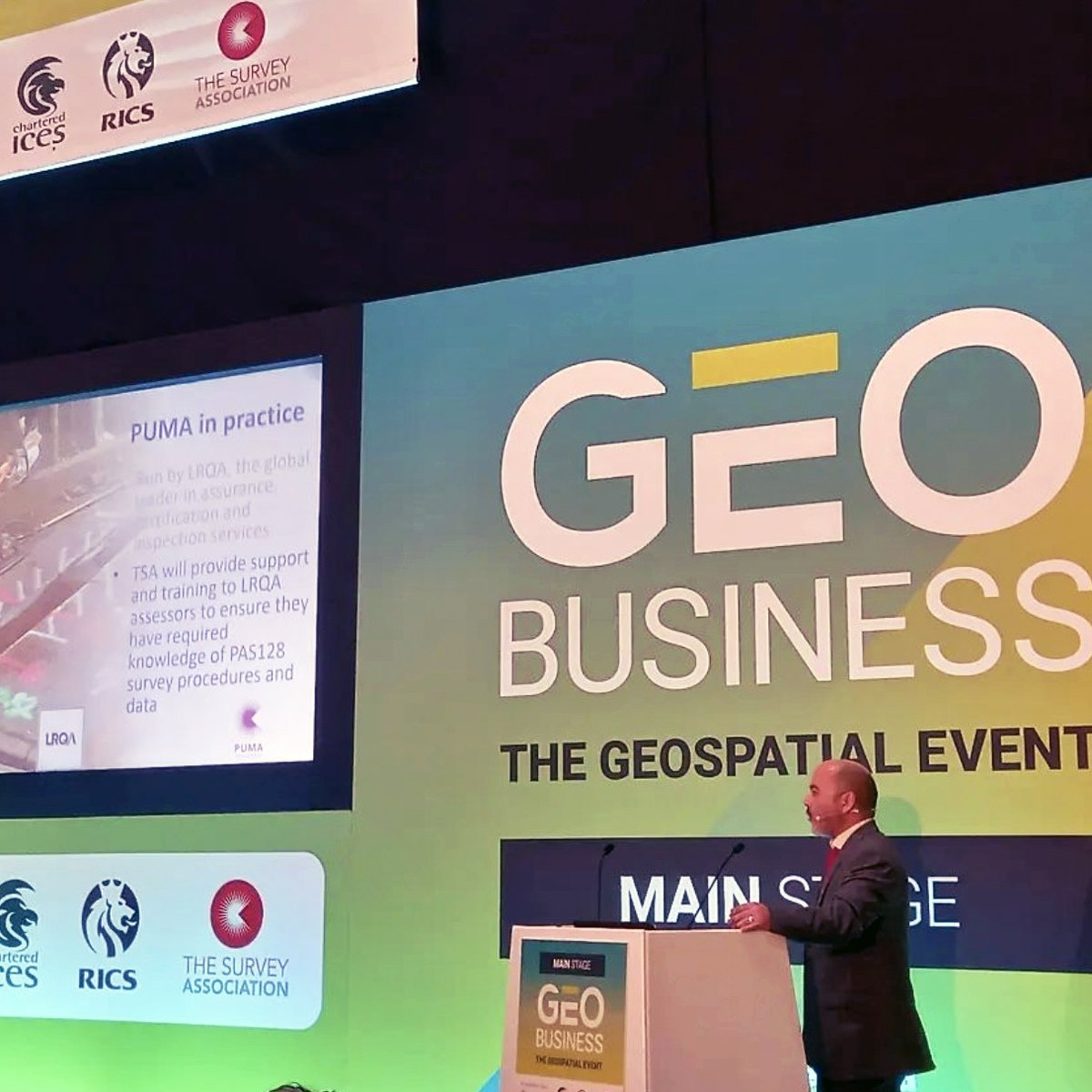 CharteredICES's tweet image. Sam Roberts FCInstCES presented PUMA, The Survey Association&apos;s new PAS128 Utility Mapping Accreditation on the main stage at #GEOBusiness.

#UtilityMapping #surveying #CivilEngineering #geospatial #PAS128