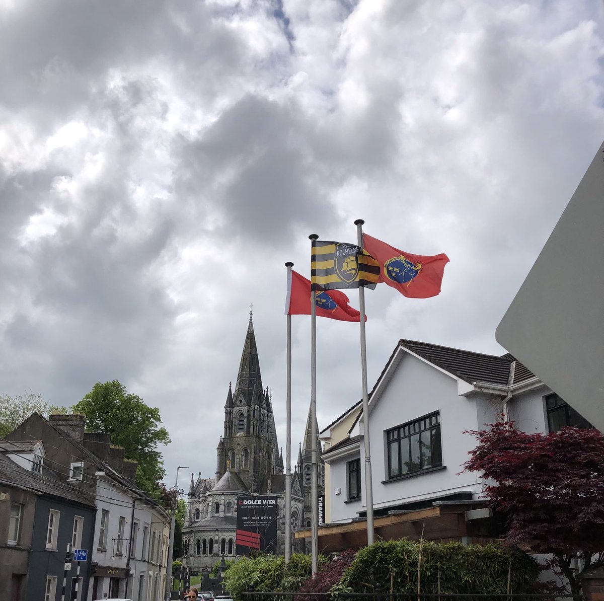 Bonne chance ⁦<a href="/staderochelais/">Stade Rochelais</a>⁩ ⁦<a href="/MRSC16/">Munster Rugby SC</a>⁩ ⁦<a href="/threeredkings/">Three Red Kings</a>⁩ ⁦<a href="/RonanOGara10/">Ronan O Gara</a>⁩ ⁦<a href="/jessieog/">Jess O'Gara</a>⁩ ⁦<a href="/Askaudreylike/">Reggie, Blackrock Road</a>⁩