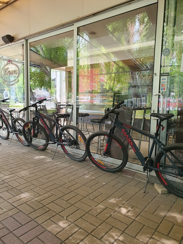 Random Bakery tweet media